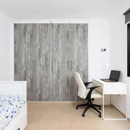 Apartamento Amplio Bien Ubicado *